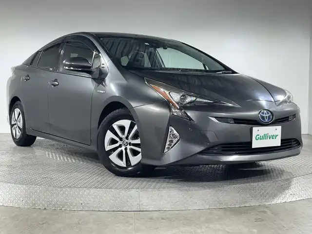 トヨタ プリウス A 神奈川県 2016(平28)年 5.5万km グレーメタリック 純正９型SDナビ　/CD　DVD　フルセグ　Bluetooth　SD　AM　FM/トヨタセーフティーセンス/プリクラッシュセーフティシステム/レーンディパーチャーアラート/ブラインドスポットモニター/クリアランスソナー/ヘッドアップディスプレイ/バックカメラ/ビルトインETC/純正前後ドライブレコーダー/LEDオートライト/フォグランプ/オートマチィックハイビーム/スマートキー/プッシュスタート