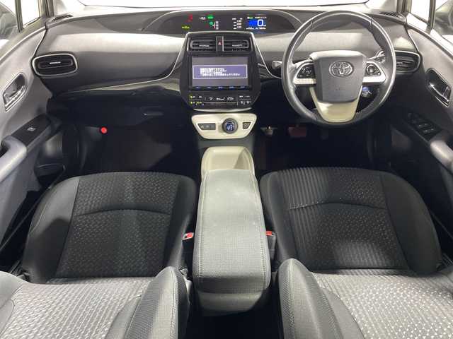 トヨタ プリウス A 神奈川県 2016(平28)年 5.5万km グレーメタリック 純正９型SDナビ　/CD　DVD　フルセグ　Bluetooth　SD　AM　FM/トヨタセーフティーセンス/プリクラッシュセーフティシステム/レーンディパーチャーアラート/ブラインドスポットモニター/クリアランスソナー/ヘッドアップディスプレイ/バックカメラ/ビルトインETC/純正前後ドライブレコーダー/LEDオートライト/フォグランプ/オートマチィックハイビーム/スマートキー/プッシュスタート