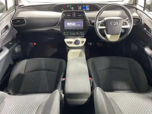 トヨタ プリウス A 神奈川県 2016(平28)年 5.5万km グレーメタリック 純正９型SDナビ　/CD　DVD　フルセグ　Bluetooth　SD　AM　FM/トヨタセーフティーセンス/プリクラッシュセーフティシステム/レーンディパーチャーアラート/ブラインドスポットモニター/クリアランスソナー/ヘッドアップディスプレイ/バックカメラ/ビルトインETC/純正前後ドライブレコーダー/LEDオートライト/フォグランプ/オートマチィックハイビーム/スマートキー/プッシュスタート
