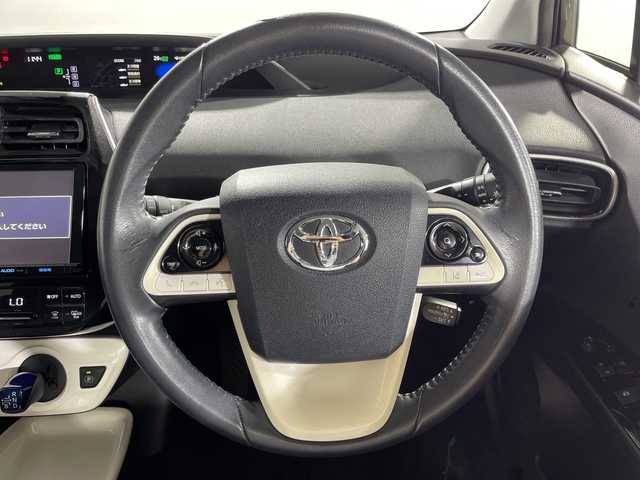 トヨタ プリウス A 神奈川県 2016(平28)年 5.5万km グレーメタリック 純正９型SDナビ　/CD　DVD　フルセグ　Bluetooth　SD　AM　FM/トヨタセーフティーセンス/プリクラッシュセーフティシステム/レーンディパーチャーアラート/ブラインドスポットモニター/クリアランスソナー/ヘッドアップディスプレイ/バックカメラ/ビルトインETC/純正前後ドライブレコーダー/LEDオートライト/フォグランプ/オートマチィックハイビーム/スマートキー/プッシュスタート