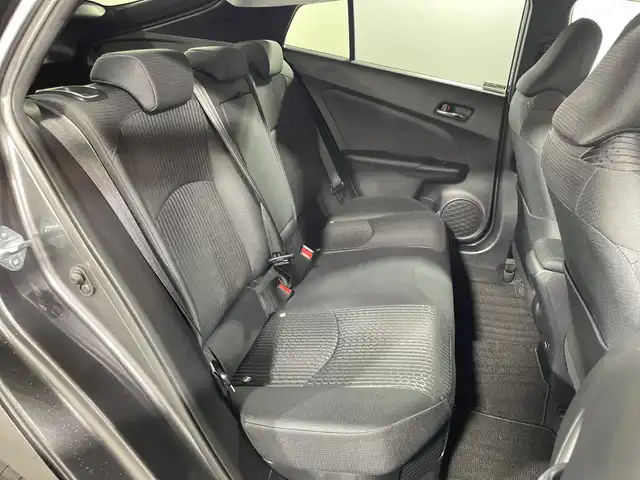 トヨタ プリウス A 神奈川県 2016(平28)年 5.5万km グレーメタリック 純正９型SDナビ　/CD　DVD　フルセグ　Bluetooth　SD　AM　FM/トヨタセーフティーセンス/プリクラッシュセーフティシステム/レーンディパーチャーアラート/ブラインドスポットモニター/クリアランスソナー/ヘッドアップディスプレイ/バックカメラ/ビルトインETC/純正前後ドライブレコーダー/LEDオートライト/フォグランプ/オートマチィックハイビーム/スマートキー/プッシュスタート