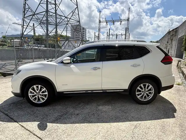 日産 エクストレイル ハイブリッド 20X 長崎県 2018(平30)年 12.6万km ブリリアントホワイトパール ワンオーナー/純正９インチナビ/(CD/DVD/BT/フルセグ)/全方位カメラ/衝突軽減ブレーキ/ドライブレコーダー/ETC/オートライト/フォグランプ/ルーフレール/電動格納ミラー/純正17インチAW