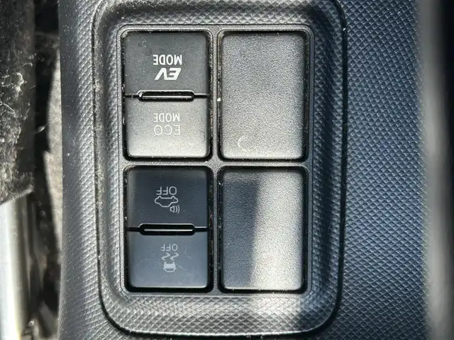 トヨタ アクア S スタイルブラック 大分県 2018(平30)年 6.7万km ジュエリーパープルマイカM 純正ナビ（Bluetooth/フルセグTV/SD/CD/DVD）/バックカメラ/前後コーナーセンサー/ETC/オートマチックハイハイビーム/横滑り防止装置/レーンキープアシスト/衝突被害軽減システム/社外15インチAW/ECOMODE・EVMODE