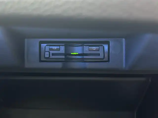 トヨタ ハリアー プレミアム メタル&レザーP 新潟県 2019(令1)年 5.2万km ホワイトパールクリスタルシャイン ワンオーナー/10インチSDナビ/(AM/FM/CD/DVD/Bluetooth)/フルセグTV/バックカメラ/衝突軽減ブレーキ/レーンキープアシスト/オートマチックハイビーム/コーナーセンサー前後/レーダークルーズコントロール/ETC/純正18インチアルミホイール/純正フロアマット/黒レザーシート/前席シートヒーター/シートメモリー/シートベンチレーション/パワーバックドア/ドアバイザー/スペアキー（スマートキー＆スペアキー）/ＬＥＤヘッドライト