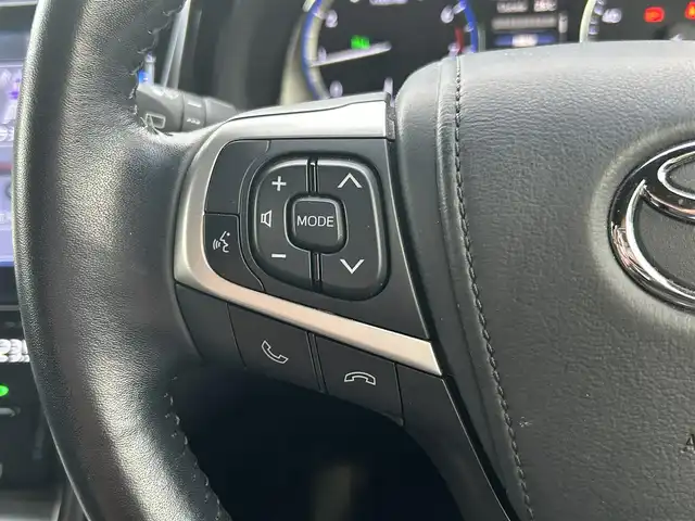トヨタ ハリアー プレミアム メタル&レザーP 新潟県 2019(令1)年 5.2万km ホワイトパールクリスタルシャイン ワンオーナー/10インチSDナビ/(AM/FM/CD/DVD/Bluetooth)/フルセグTV/バックカメラ/衝突軽減ブレーキ/レーンキープアシスト/オートマチックハイビーム/コーナーセンサー前後/レーダークルーズコントロール/ETC/純正18インチアルミホイール/純正フロアマット/黒レザーシート/前席シートヒーター/シートメモリー/シートベンチレーション/パワーバックドア/ドアバイザー/スペアキー（スマートキー＆スペアキー）/ＬＥＤヘッドライト