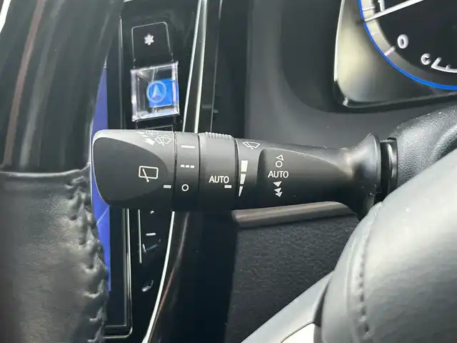 トヨタ ハリアー プレミアム メタル&レザーP 新潟県 2019(令1)年 5.2万km ホワイトパールクリスタルシャイン ワンオーナー/10インチSDナビ/(AM/FM/CD/DVD/Bluetooth)/フルセグTV/バックカメラ/衝突軽減ブレーキ/レーンキープアシスト/オートマチックハイビーム/コーナーセンサー前後/レーダークルーズコントロール/ETC/純正18インチアルミホイール/純正フロアマット/黒レザーシート/前席シートヒーター/シートメモリー/シートベンチレーション/パワーバックドア/ドアバイザー/スペアキー（スマートキー＆スペアキー）/ＬＥＤヘッドライト
