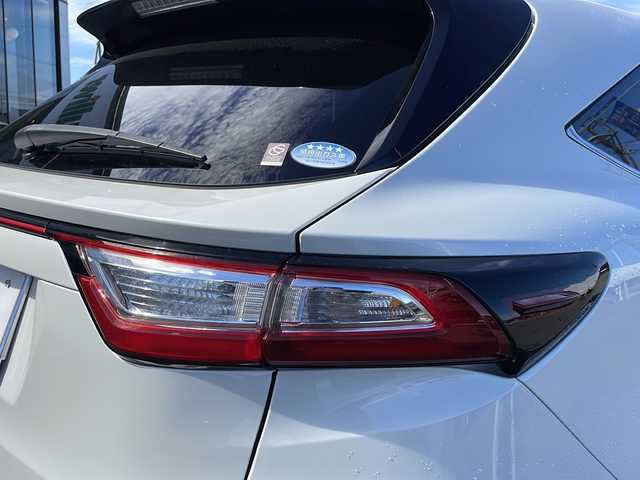 トヨタ ハリアー プレミアム メタル&レザーP 新潟県 2019(令1)年 5.2万km ホワイトパールクリスタルシャイン ワンオーナー/10インチSDナビ/(AM/FM/CD/DVD/Bluetooth)/フルセグTV/バックカメラ/衝突軽減ブレーキ/レーンキープアシスト/オートマチックハイビーム/コーナーセンサー前後/レーダークルーズコントロール/ETC/純正18インチアルミホイール/純正フロアマット/黒レザーシート/前席シートヒーター/シートメモリー/シートベンチレーション/パワーバックドア/ドアバイザー/スペアキー（スマートキー＆スペアキー）/ＬＥＤヘッドライト