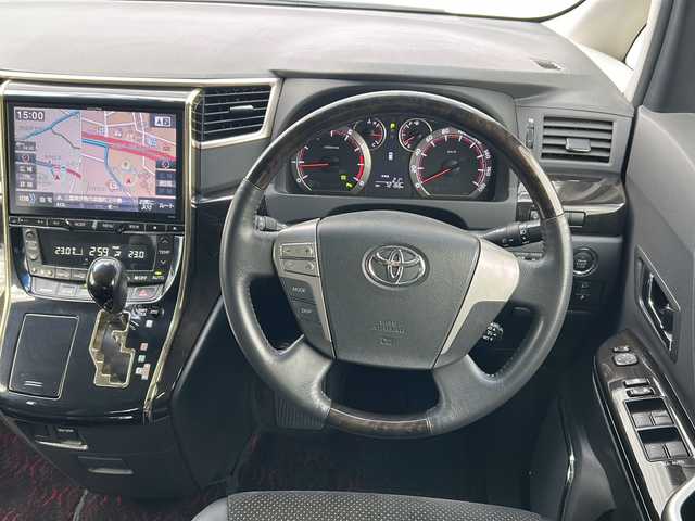 トヨタ ヴェルファイア 2．4Z ゴールデンアイズⅡ 三重県 2014(平26)年 7.3万km ホワイトパールクリスタルシャイン ALPINE10型ナビ /ALPINE10型後席モニター /バックカメラ /ETC /前後コーナーセンサー /AC100V充電 /両側パワースライドドア/スペアキー /オットマン /クルーズコントロール /純正フロアマット/ウッドコンビステアリング/ステアリングスイッチ/ハーフレザーシート /電動格納ミラー/禁煙車
