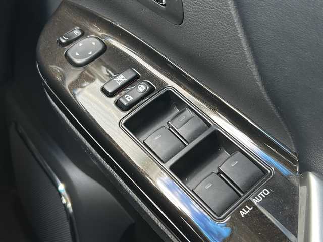 トヨタ ヴェルファイア 2．4Z ゴールデンアイズⅡ 三重県 2014(平26)年 7.3万km ホワイトパールクリスタルシャイン ALPINE10型ナビ /ALPINE10型後席モニター /バックカメラ /ETC /前後コーナーセンサー /AC100V充電 /両側パワースライドドア/スペアキー /オットマン /クルーズコントロール /純正フロアマット/ウッドコンビステアリング/ステアリングスイッチ/ハーフレザーシート /電動格納ミラー/禁煙車