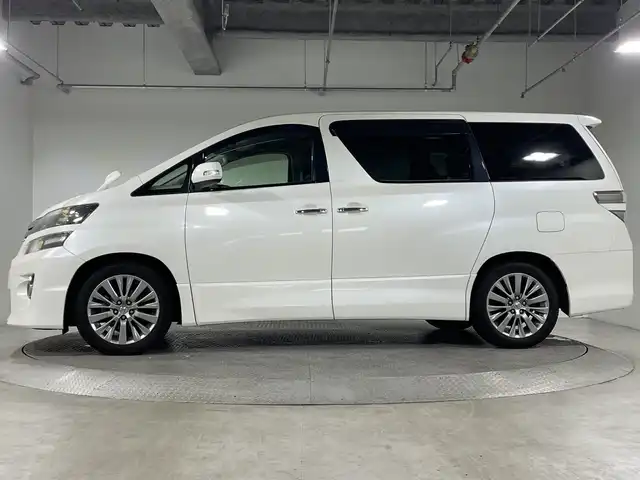 トヨタ ヴェルファイア 2．4Z ゴールデンアイズⅡ 神奈川県 2014(平26)年 7.3万km ホワイトパールクリスタルシャイン 社外10型SDナビゲーション【EX1000】/・BT/フルセグTV/CD/DVD/SD/バックカメラ/フリップダウンモニター/両側電動スライドドア/パワーバックドア/ハーフレザーシート/ウッドコンビステアリング/ステアリングスイッチ/クルーズコントロール/Autoライト/ECOモード/MTモード/HIDヘッドライト/フォグランプ/自動防眩ミラー/電動格納ミラー/ウィンカーミラー/コーナーセンサー/シートリフター/純正フロアマット/純正ドアバイザー/純正18インチアルミホイール