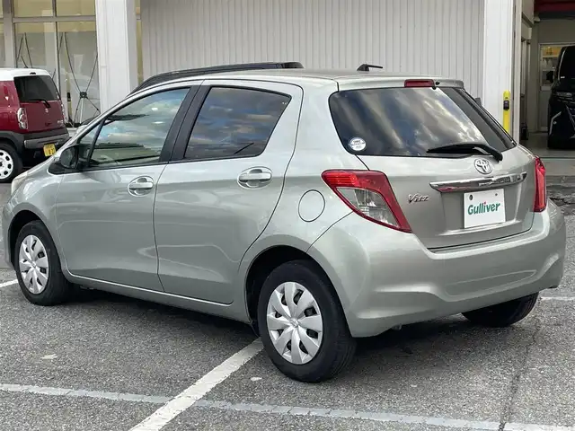 トヨタ ヴィッツ F 千葉県 2012(平24)年 4.7万km ジンバックメタリック 純正ナビ【ワンセグ、BT、CD】/純正フロアマット/純正ホイールキャップ/ETC/ウインカー付き電動格納ミラー/保証書/ナビ説明書