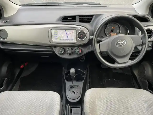 トヨタ ヴィッツ F 千葉県 2012(平24)年 4.7万km ジンバックメタリック 純正ナビ【ワンセグ、BT、CD】/純正フロアマット/純正ホイールキャップ/ETC/ウインカー付き電動格納ミラー/保証書/ナビ説明書