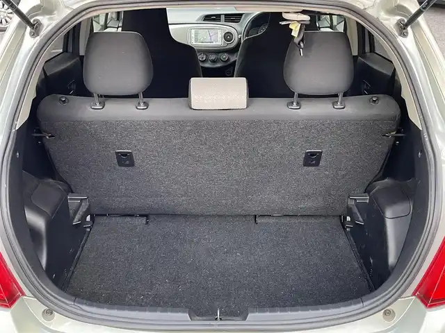 トヨタ ヴィッツ F 千葉県 2012(平24)年 4.7万km ジンバックメタリック 純正ナビ【ワンセグ、BT、CD】/純正フロアマット/純正ホイールキャップ/ETC/ウインカー付き電動格納ミラー/保証書/ナビ説明書