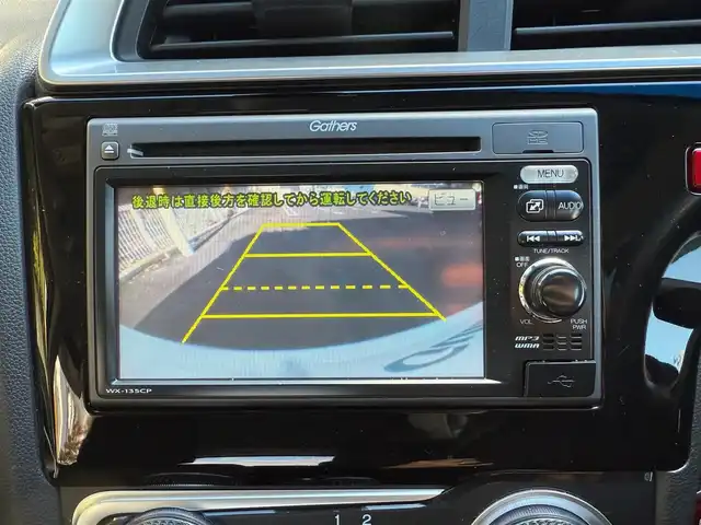 ホンダ フィット 13G Fパッケージ 静岡県 2015(平27)年 6万km タフタホワイト ワンオーナー/　・新車時保証書有り/走行距離：59/302Km(登録時)/車検：令和8年9月6日　迄/アイドリングストップ/純正ディスプレイオーディオ/バックカメラ/スマートキー×2/プッシュスタート/ウインカードアミラー/純正ドアバイザー/純正フロアマット/Wエアバック＋ABS/取説有り