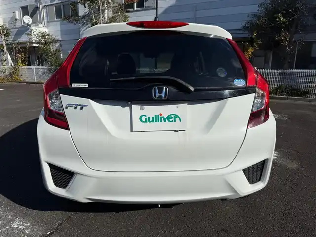 ホンダ フィット 13G Fパッケージ 静岡県 2015(平27)年 6万km タフタホワイト ワンオーナー/　・新車時保証書有り/走行距離：59/302Km(登録時)/車検：令和8年9月6日　迄/アイドリングストップ/純正ディスプレイオーディオ/バックカメラ/スマートキー×2/プッシュスタート/ウインカードアミラー/純正ドアバイザー/純正フロアマット/Wエアバック＋ABS/取説有り