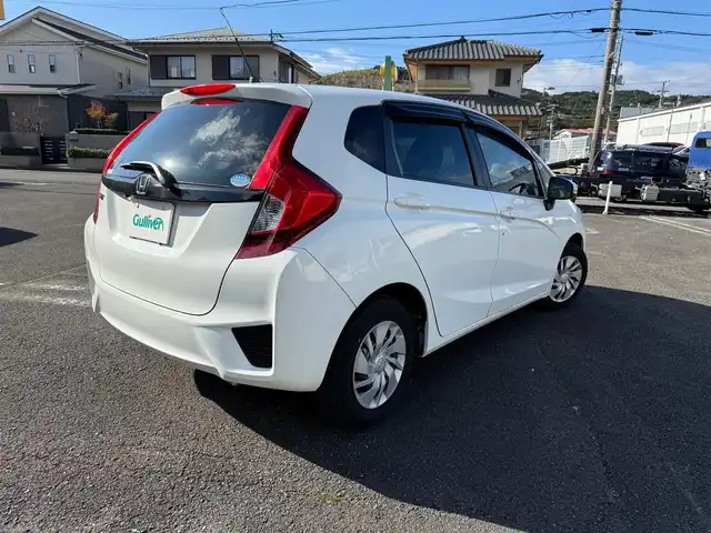 ホンダ フィット 13G Fパッケージ 静岡県 2015(平27)年 6万km タフタホワイト ワンオーナー/　・新車時保証書有り/走行距離：59/302Km(登録時)/車検：令和8年9月6日　迄/アイドリングストップ/純正ディスプレイオーディオ/バックカメラ/スマートキー×2/プッシュスタート/ウインカードアミラー/純正ドアバイザー/純正フロアマット/Wエアバック＋ABS/取説有り
