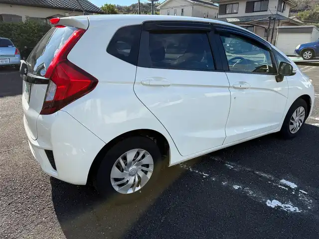 ホンダ フィット 13G Fパッケージ 静岡県 2015(平27)年 6万km タフタホワイト ワンオーナー/　・新車時保証書有り/走行距離：59/302Km(登録時)/車検：令和8年9月6日　迄/アイドリングストップ/純正ディスプレイオーディオ/バックカメラ/スマートキー×2/プッシュスタート/ウインカードアミラー/純正ドアバイザー/純正フロアマット/Wエアバック＋ABS/取説有り
