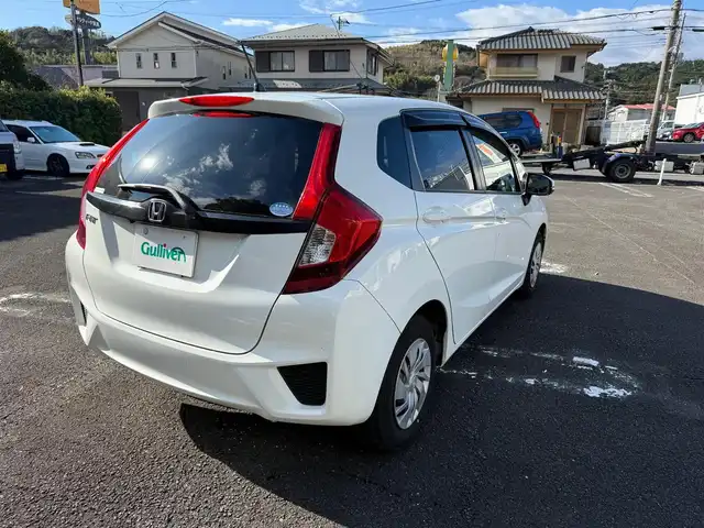 ホンダ フィット 13G Fパッケージ 静岡県 2015(平27)年 6万km タフタホワイト ワンオーナー/　・新車時保証書有り/走行距離：59/302Km(登録時)/車検：令和8年9月6日　迄/アイドリングストップ/純正ディスプレイオーディオ/バックカメラ/スマートキー×2/プッシュスタート/ウインカードアミラー/純正ドアバイザー/純正フロアマット/Wエアバック＋ABS/取説有り