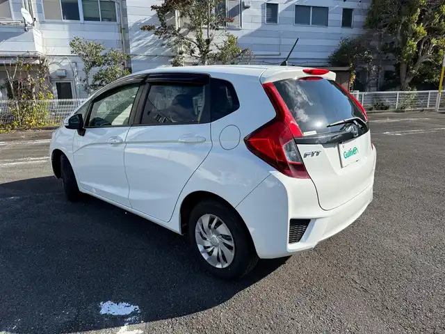 ホンダ フィット 13G Fパッケージ 静岡県 2015(平27)年 6万km タフタホワイト ワンオーナー/　・新車時保証書有り/走行距離：59/302Km(登録時)/車検：令和8年9月6日　迄/アイドリングストップ/純正ディスプレイオーディオ/バックカメラ/スマートキー×2/プッシュスタート/ウインカードアミラー/純正ドアバイザー/純正フロアマット/Wエアバック＋ABS/取説有り
