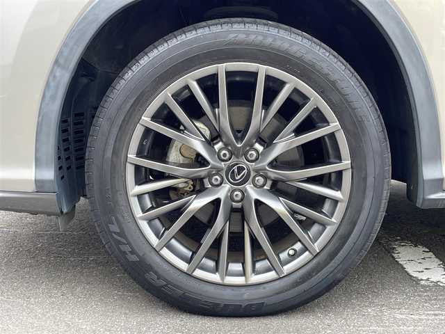 レクサス ＲＸ 450h Fスポーツ 青森県 2016(平28)年 8.5万km ソニックチタニウム /4WD/純正SDナビ/【BD/DVD/BT/フルセグTV】/マークレビンソンサラウンドサウンドシステム/バックカメラ/サイドカメラ/クルーズコントロール(追従走行有り)/衝突被害軽減ブレーキ/レーンキープアシスト/ブラインドスポットモニター(後側方車両検知警報)/横滑り防止/HUD/革巻きステア/ノブ/パドルシフト/電動チルトステア/黒革シート/前席シートヒーター/エアシート/　/パワーシート(D席メモリ有り)/前後バンパーソナー/ETC2.0/ステアリングヒーター/ミラーヒーター/リバース連動機能付きドアミラー/オートワイパー/オートライト/純正3眼LEDライト/シーケンシャルウインカー/パワーバックドア/スマートキー/プッシュスタート/純正20インチアルミホイール /リア5面スモークフィルム/LEDフォグ/純正ドアバイザー/純正フロアマット/W/サイド/カーテン/ニーエアバッグ/スペアキー×1【カードキー】/新車時整備手帳（保証書）/取扱説明書/記録簿