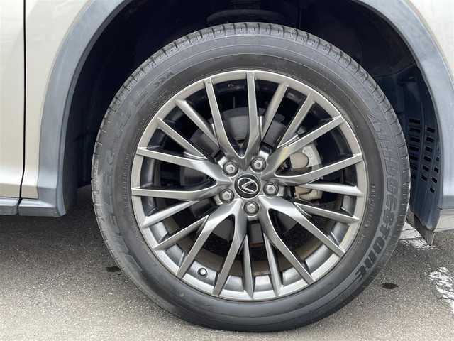 レクサス ＲＸ 450h Fスポーツ 青森県 2016(平28)年 8.5万km ソニックチタニウム /4WD/純正SDナビ/【BD/DVD/BT/フルセグTV】/マークレビンソンサラウンドサウンドシステム/バックカメラ/サイドカメラ/クルーズコントロール(追従走行有り)/衝突被害軽減ブレーキ/レーンキープアシスト/ブラインドスポットモニター(後側方車両検知警報)/横滑り防止/HUD/革巻きステア/ノブ/パドルシフト/電動チルトステア/黒革シート/前席シートヒーター/エアシート/　/パワーシート(D席メモリ有り)/前後バンパーソナー/ETC2.0/ステアリングヒーター/ミラーヒーター/リバース連動機能付きドアミラー/オートワイパー/オートライト/純正3眼LEDライト/シーケンシャルウインカー/パワーバックドア/スマートキー/プッシュスタート/純正20インチアルミホイール /リア5面スモークフィルム/LEDフォグ/純正ドアバイザー/純正フロアマット/W/サイド/カーテン/ニーエアバッグ/スペアキー×1【カードキー】/新車時整備手帳（保証書）/取扱説明書/記録簿