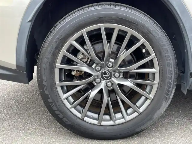 レクサス ＲＸ 450h Fスポーツ 青森県 2016(平28)年 8.5万km ソニックチタニウム /4WD/純正SDナビ/【BD/DVD/BT/フルセグTV】/マークレビンソンサラウンドサウンドシステム/バックカメラ/サイドカメラ/クルーズコントロール(追従走行有り)/衝突被害軽減ブレーキ/レーンキープアシスト/ブラインドスポットモニター(後側方車両検知警報)/横滑り防止/HUD/革巻きステア/ノブ/パドルシフト/電動チルトステア/黒革シート/前席シートヒーター/エアシート/　/パワーシート(D席メモリ有り)/前後バンパーソナー/ETC2.0/ステアリングヒーター/ミラーヒーター/リバース連動機能付きドアミラー/オートワイパー/オートライト/純正3眼LEDライト/シーケンシャルウインカー/パワーバックドア/スマートキー/プッシュスタート/純正20インチアルミホイール /リア5面スモークフィルム/LEDフォグ/純正ドアバイザー/純正フロアマット/W/サイド/カーテン/ニーエアバッグ/スペアキー×1【カードキー】/新車時整備手帳（保証書）/取扱説明書/記録簿