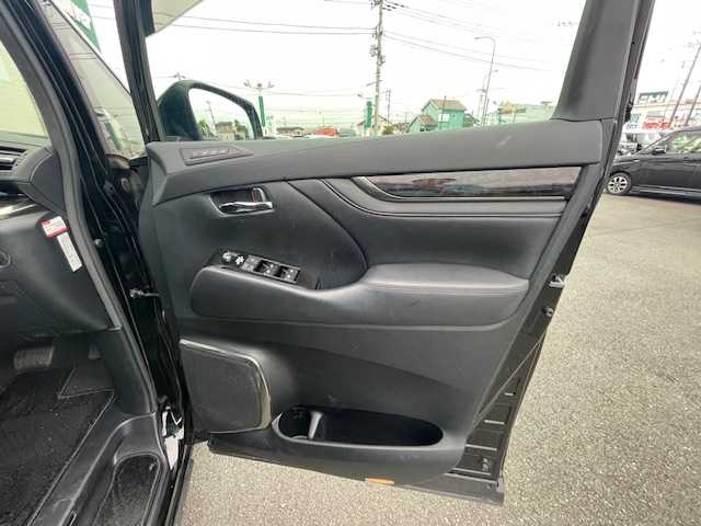 トヨタ アルファード S Cパッケージ 静岡県 2020(令2)年 4.2万km ブラック ●純正メーカーナビ/（フルセグ/CD/DVD/USB/AppleCarPlay/Bluetooth）/●フリップダウンモニター/●衝突軽減システム/●レーダークルーズコントロール/●レーンキープアシスト/●ブラインドスポットモニター/●バックカメラ/●コーナーセンサー/●デジタルインナーミラー/●前方ドライブレコーダー/●ビルトインETC/●ステアリングヒーター/●Ｄ＋Ｎ席エアシート/シートヒーター/●全席パワーシート/●サンルーフ/●オットマン/●電動リアゲート/●電動パーキングブレーキ/●オートブレーキホールド/●ＬＥＤ/●オートマチックハイビーム/●フォグランプ/●ドアバイザー/●電動格納ウィンカーミラー/●ステアリングスイッチ/●ISOFIX/●純正18インチアルミホイール/●ダブル＋サイド＋カーテン＋ARS＋ABS