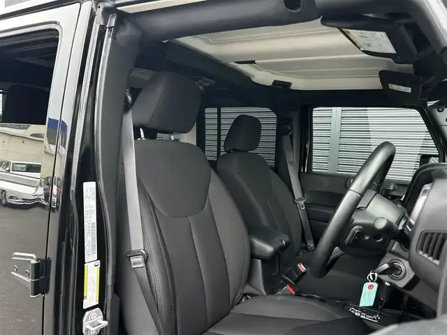 クライスラー・ジープ ジープ ラングラー アンリミテッド スポーツ 茨城県 2018(平30)年 3.9万km 黒 後期型 /社外メモリナビ　/バックカメラ /サイドカメラ /フルセグ /BT /CD /DVD /クルーズコントロール /ETC /ALPINEスピーカー /ミュージックサーバー /純正18インチAW /ドラレコ /禁煙車