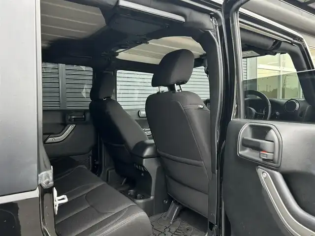 クライスラー・ジープ ジープ ラングラー アンリミテッド スポーツ 茨城県 2018(平30)年 3.9万km 黒 後期型 /社外メモリナビ　/バックカメラ /サイドカメラ /フルセグ /BT /CD /DVD /クルーズコントロール /ETC /ALPINEスピーカー /ミュージックサーバー /純正18インチAW /ドラレコ /禁煙車