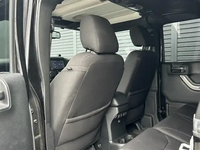 クライスラー・ジープ ジープ ラングラー アンリミテッド スポーツ 茨城県 2018(平30)年 3.9万km 黒 後期型 /社外メモリナビ　/バックカメラ /サイドカメラ /フルセグ /BT /CD /DVD /クルーズコントロール /ETC /ALPINEスピーカー /ミュージックサーバー /純正18インチAW /ドラレコ /禁煙車