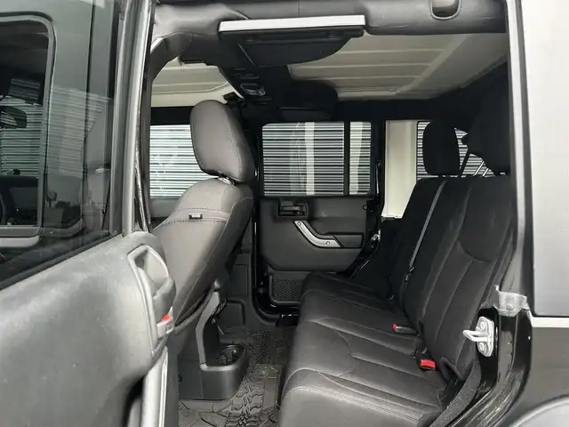クライスラー・ジープ ジープ ラングラー アンリミテッド スポーツ 茨城県 2018(平30)年 3.9万km 黒 後期型 /社外メモリナビ　/バックカメラ /サイドカメラ /フルセグ /BT /CD /DVD /クルーズコントロール /ETC /ALPINEスピーカー /ミュージックサーバー /純正18インチAW /ドラレコ /禁煙車