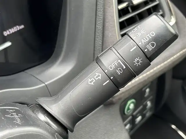 ホンダ ヴェゼル ハイブリッド RS ホンダセンシング 静岡県 2017(平29)年 4.4万km クリスタルブラックパール エンジンスタートボタン/パワーステアリング/パワーウィンドウ/アイドリングストップ/パドルシフト/スマートキー/オートエアコン/クルーズコントロール/バックカメラ/純正ナビ（CD/DVD/BT/フルセグ）/ドライブレコーダー前後/純正フロアマット/ハーフレザー/D席N席シートヒーター/純正アルミホイール/ABS/横滑り防止装置/レーンキープアシスト/オートライト/LEDヘッドライト/W＋サイドエアバック/衝突軽減システム/カーテンエアバック