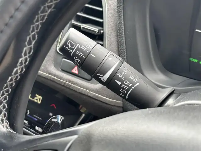ホンダ ヴェゼル ハイブリッド RS ホンダセンシング 静岡県 2017(平29)年 4.4万km クリスタルブラックパール エンジンスタートボタン/パワーステアリング/パワーウィンドウ/アイドリングストップ/パドルシフト/スマートキー/オートエアコン/クルーズコントロール/バックカメラ/純正ナビ（CD/DVD/BT/フルセグ）/ドライブレコーダー前後/純正フロアマット/ハーフレザー/D席N席シートヒーター/純正アルミホイール/ABS/横滑り防止装置/レーンキープアシスト/オートライト/LEDヘッドライト/W＋サイドエアバック/衝突軽減システム/カーテンエアバック