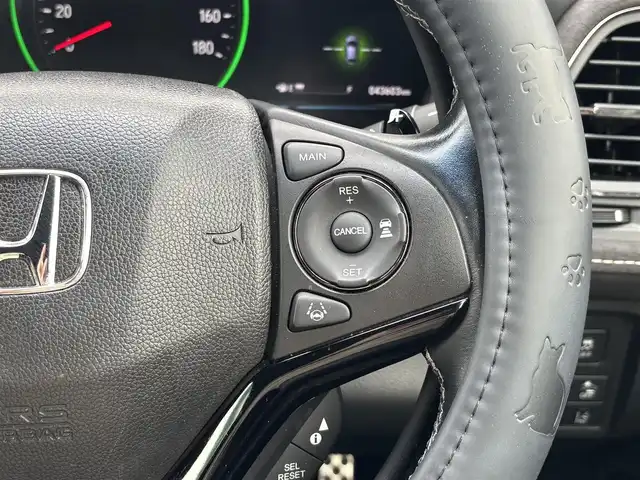 ホンダ ヴェゼル ハイブリッド RS ホンダセンシング 静岡県 2017(平29)年 4.4万km クリスタルブラックパール エンジンスタートボタン/パワーステアリング/パワーウィンドウ/アイドリングストップ/パドルシフト/スマートキー/オートエアコン/クルーズコントロール/バックカメラ/純正ナビ（CD/DVD/BT/フルセグ）/ドライブレコーダー前後/純正フロアマット/ハーフレザー/D席N席シートヒーター/純正アルミホイール/ABS/横滑り防止装置/レーンキープアシスト/オートライト/LEDヘッドライト/W＋サイドエアバック/衝突軽減システム/カーテンエアバック