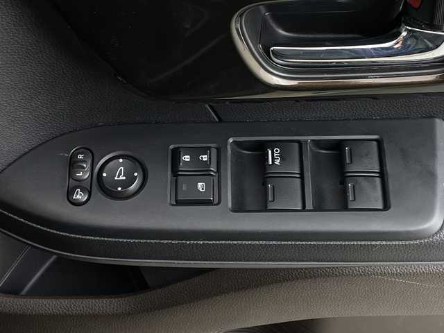 ホンダ Ｎ ＢＯＸ L 新潟県 2023(令5)年 3.4万km プレミアムアイボリーパールⅡ プッシュスタート/スマートキー/スペアキー1本/ETC/両側パワースライドドア/シートヒーター　D席/N席/ミラーヒーター/コーナーセンサー/キセノン/冬タイヤ4本セット