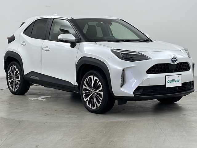 トヨタ ヤリスクロス ハイブリッド 道央・札幌 2022(令4)年 1.7万km パール ・４ＷＤ/・純正８インチディスプレイオーディオ/・ＢＴ/・ＡｐｐｌｅＣａｒｐｌａｙ/・ＡｎｄｏｒｏｉｄＡｕｔｏ/・全方位カメラ/・ＴＳＳ/・ＢＳＭ/・横滑り防止機能/・ＨＵＤ/・ステアリングヒーター/・アダプティブクルーズコントロール/・ダウンヒルアシストコントロール/・ドアミラーヒーター＆ウィンカー/・ハーフレザーシート/・運転席パワーシート/・前席シートヒーター/・電動パーキングブレーキ/・ブレーキホールド/・AC100V/・純正ビルトインETC/・前後純正ドライブレコーダー