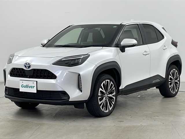 トヨタ ヤリスクロス ハイブリッド 道央・札幌 2022(令4)年 1.7万km パール ・４ＷＤ/・純正８インチディスプレイオーディオ/・ＢＴ/・ＡｐｐｌｅＣａｒｐｌａｙ/・ＡｎｄｏｒｏｉｄＡｕｔｏ/・全方位カメラ/・ＴＳＳ/・ＢＳＭ/・横滑り防止機能/・ＨＵＤ/・ステアリングヒーター/・アダプティブクルーズコントロール/・ダウンヒルアシストコントロール/・ドアミラーヒーター＆ウィンカー/・ハーフレザーシート/・運転席パワーシート/・前席シートヒーター/・電動パーキングブレーキ/・ブレーキホールド/・AC100V/・純正ビルトインETC/・前後純正ドライブレコーダー