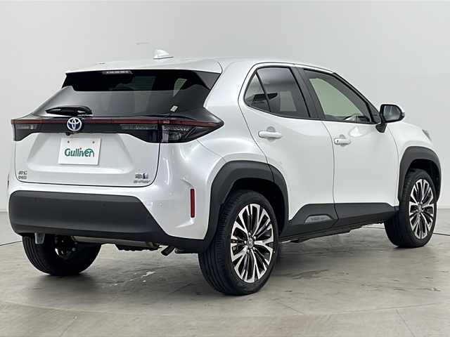 トヨタ ヤリスクロス ハイブリッド 道央・札幌 2022(令4)年 1.7万km パール ・４ＷＤ/・純正８インチディスプレイオーディオ/・ＢＴ/・ＡｐｐｌｅＣａｒｐｌａｙ/・ＡｎｄｏｒｏｉｄＡｕｔｏ/・全方位カメラ/・ＴＳＳ/・ＢＳＭ/・横滑り防止機能/・ＨＵＤ/・ステアリングヒーター/・アダプティブクルーズコントロール/・ダウンヒルアシストコントロール/・ドアミラーヒーター＆ウィンカー/・ハーフレザーシート/・運転席パワーシート/・前席シートヒーター/・電動パーキングブレーキ/・ブレーキホールド/・AC100V/・純正ビルトインETC/・前後純正ドライブレコーダー