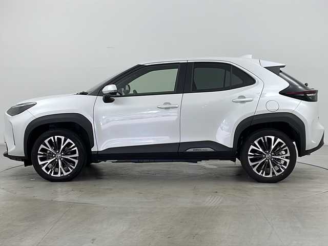 トヨタ ヤリスクロス ハイブリッド 道央・札幌 2022(令4)年 1.7万km パール ・４ＷＤ/・純正８インチディスプレイオーディオ/・ＢＴ/・ＡｐｐｌｅＣａｒｐｌａｙ/・ＡｎｄｏｒｏｉｄＡｕｔｏ/・全方位カメラ/・ＴＳＳ/・ＢＳＭ/・横滑り防止機能/・ＨＵＤ/・ステアリングヒーター/・アダプティブクルーズコントロール/・ダウンヒルアシストコントロール/・ドアミラーヒーター＆ウィンカー/・ハーフレザーシート/・運転席パワーシート/・前席シートヒーター/・電動パーキングブレーキ/・ブレーキホールド/・AC100V/・純正ビルトインETC/・前後純正ドライブレコーダー