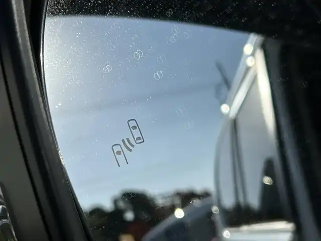 トヨタ ランドクルーザー プラド TX Lパッケージ マットブラED 大阪府 2023(令5)年 2.1万km ホワイトパールクリスタルシャイン 4WD/サンルーフ/ルーフレール/クルーズコントロール/クリアランスソナー/ロードサインアシスト/BSM/純正11インチナビ/Bluetooth/フルセグTV/USB/パノラミックビューモニター/ビルトインETC/前後ドライブレコーダー/パワーシート/シートヒーター/シートベンチレーション/アイドリングストップ/SOSコール/LEDヘッドライト/フォグランプ/ヘッドライトウォッシャー/純正フロアマット/純正18インチAW