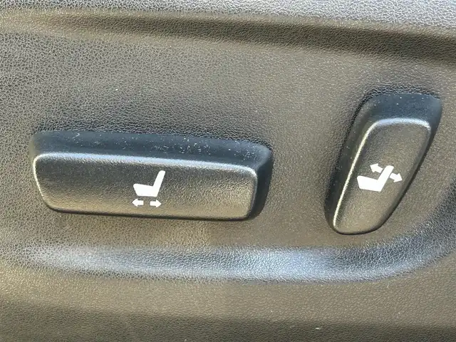 トヨタ ランドクルーザー プラド TX Lパッケージ マットブラED 大阪府 2023(令5)年 2.1万km ホワイトパールクリスタルシャイン 4WD/サンルーフ/ルーフレール/クルーズコントロール/クリアランスソナー/ロードサインアシスト/BSM/純正11インチナビ/Bluetooth/フルセグTV/USB/パノラミックビューモニター/ビルトインETC/前後ドライブレコーダー/パワーシート/シートヒーター/シートベンチレーション/アイドリングストップ/SOSコール/LEDヘッドライト/フォグランプ/ヘッドライトウォッシャー/純正フロアマット/純正18インチAW