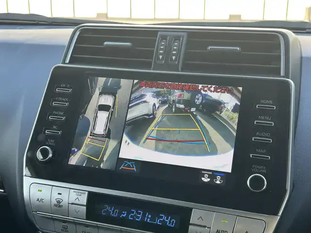 トヨタ ランドクルーザー プラド TX Lパッケージ マットブラED 大阪府 2023(令5)年 2.1万km ホワイトパールクリスタルシャイン 4WD/サンルーフ/ルーフレール/クルーズコントロール/クリアランスソナー/ロードサインアシスト/BSM/純正11インチナビ/Bluetooth/フルセグTV/USB/パノラミックビューモニター/ビルトインETC/前後ドライブレコーダー/パワーシート/シートヒーター/シートベンチレーション/アイドリングストップ/SOSコール/LEDヘッドライト/フォグランプ/ヘッドライトウォッシャー/純正フロアマット/純正18インチAW