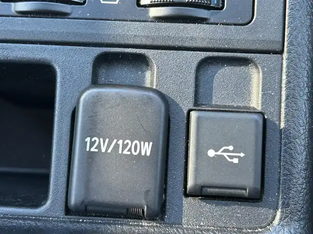 トヨタ ランドクルーザー プラド TX Lパッケージ マットブラED 大阪府 2023(令5)年 2.1万km ホワイトパールクリスタルシャイン 4WD/サンルーフ/ルーフレール/クルーズコントロール/クリアランスソナー/ロードサインアシスト/BSM/純正11インチナビ/Bluetooth/フルセグTV/USB/パノラミックビューモニター/ビルトインETC/前後ドライブレコーダー/パワーシート/シートヒーター/シートベンチレーション/アイドリングストップ/SOSコール/LEDヘッドライト/フォグランプ/ヘッドライトウォッシャー/純正フロアマット/純正18インチAW