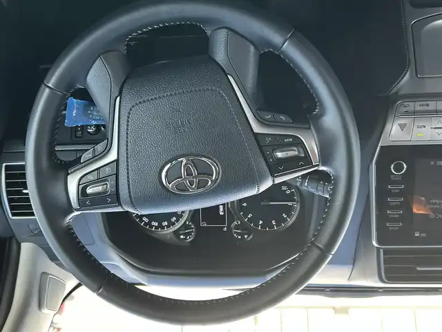 トヨタ ランドクルーザー プラド TX Lパッケージ マットブラED 大阪府 2023(令5)年 2.1万km ホワイトパールクリスタルシャイン 4WD/サンルーフ/ルーフレール/クルーズコントロール/クリアランスソナー/ロードサインアシスト/BSM/純正11インチナビ/Bluetooth/フルセグTV/USB/パノラミックビューモニター/ビルトインETC/前後ドライブレコーダー/パワーシート/シートヒーター/シートベンチレーション/アイドリングストップ/SOSコール/LEDヘッドライト/フォグランプ/ヘッドライトウォッシャー/純正フロアマット/純正18インチAW