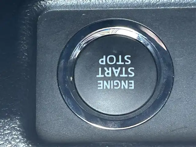 トヨタ ランドクルーザー プラド TX Lパッケージ マットブラED 大阪府 2023(令5)年 2.1万km ホワイトパールクリスタルシャイン 4WD/サンルーフ/ルーフレール/クルーズコントロール/クリアランスソナー/ロードサインアシスト/BSM/純正11インチナビ/Bluetooth/フルセグTV/USB/パノラミックビューモニター/ビルトインETC/前後ドライブレコーダー/パワーシート/シートヒーター/シートベンチレーション/アイドリングストップ/SOSコール/LEDヘッドライト/フォグランプ/ヘッドライトウォッシャー/純正フロアマット/純正18インチAW