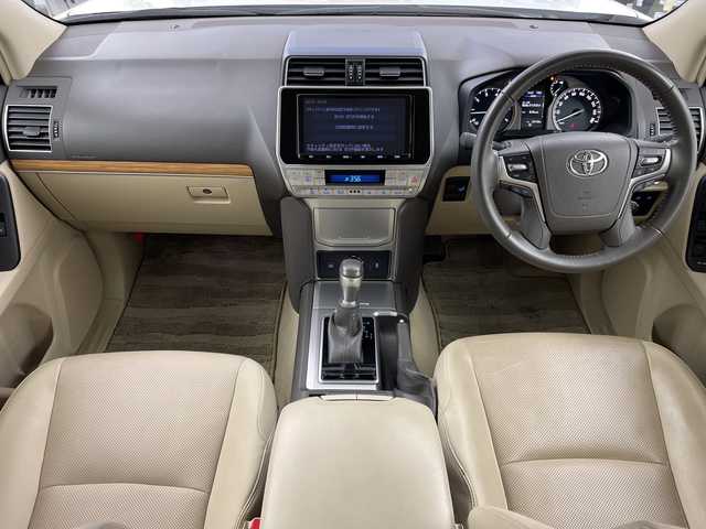 トヨタ ランドクルーザー プラド TX Lパッケージ マットブラED 岐阜県 2023(令5)年 2.3万km ホワイトパールクリスタルシャイン サンルーフ/ベージュレザーシート/シートヒーター/ベンチレーション/パワーシート/9インチ純正SDナビ【NSZT-Y68T】/CD/DVD/Bluetooth/フルセグTV/バックカメラ/プリクラッシュセーフティシステム/レーントレーシングアシスト/レーダークルーズコントロール/オートマチックハイビーム/オートLEDヘッドライト/ETC/トランスファースイッチ/ヘッドライトウォッシャー/電動格納ミラー/オートリトラミラー/MTモード付/ルーフレール/スマートキー/プッシュスタート/純正18インチアルミホイール/純正フロアマット