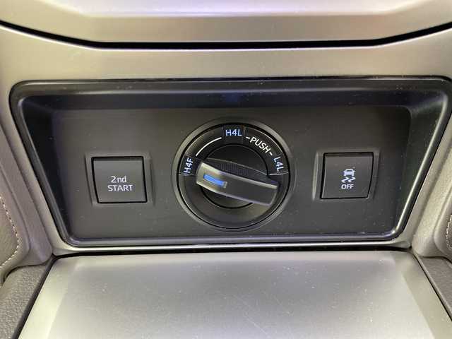 トヨタ ランドクルーザー プラド TX Lパッケージ マットブラED 岐阜県 2023(令5)年 2.3万km ホワイトパールクリスタルシャイン サンルーフ/ベージュレザーシート/シートヒーター/ベンチレーション/パワーシート/9インチ純正SDナビ【NSZT-Y68T】/CD/DVD/Bluetooth/フルセグTV/バックカメラ/プリクラッシュセーフティシステム/レーントレーシングアシスト/レーダークルーズコントロール/オートマチックハイビーム/オートLEDヘッドライト/ETC/トランスファースイッチ/ヘッドライトウォッシャー/電動格納ミラー/オートリトラミラー/MTモード付/ルーフレール/スマートキー/プッシュスタート/純正18インチアルミホイール/純正フロアマット