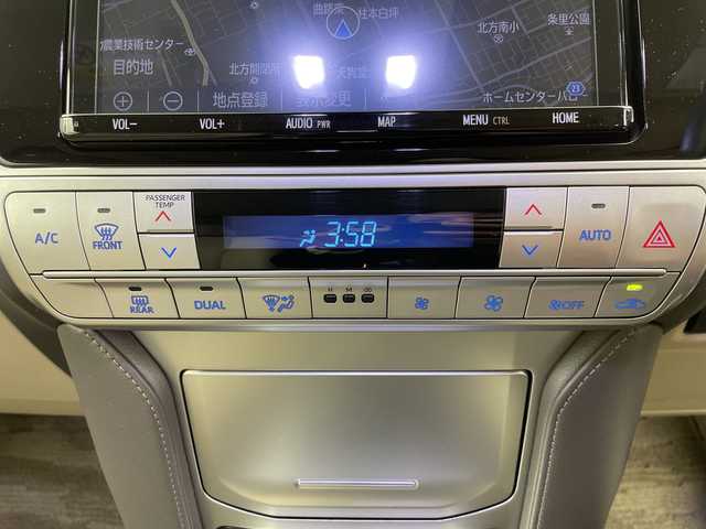 トヨタ ランドクルーザー プラド TX Lパッケージ マットブラED 岐阜県 2023(令5)年 2.3万km ホワイトパールクリスタルシャイン サンルーフ/ベージュレザーシート/シートヒーター/ベンチレーション/パワーシート/9インチ純正SDナビ【NSZT-Y68T】/CD/DVD/Bluetooth/フルセグTV/バックカメラ/プリクラッシュセーフティシステム/レーントレーシングアシスト/レーダークルーズコントロール/オートマチックハイビーム/オートLEDヘッドライト/ETC/トランスファースイッチ/ヘッドライトウォッシャー/電動格納ミラー/オートリトラミラー/MTモード付/ルーフレール/スマートキー/プッシュスタート/純正18インチアルミホイール/純正フロアマット