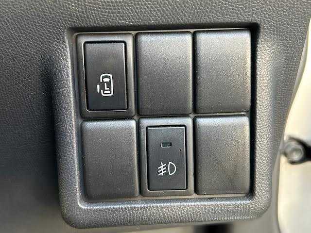 日産 ルークス ハイウェイスター 東京都 2010(平22)年 4.4万km シルキーシルバーメタリック 純正SDナビTV/BT DVD/CD/パワースライドドア（助手席側）/ドライブレコーダー（前方）/ETC/オートエアコン/オートライト/電動格納ミラー/パニティミラー（運転席）/プライバシーガラス/ドアバイザー/ベンチシート/スペアキー/保証書＆取扱説明書