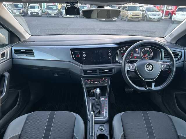 フォルクスワーゲン ポロ TSIハイライン 東京都 2018(平30)年 4.9万km ベージュ メモリーナビ/バックカメラ/フルセグテレビ/アクティブクルーズコントロール/プッシュスタート/ETC2.0/ドライブレコーダー/純正１６インチAW/取説書/保証書/スペアスマートキー/カラーナンバー：LD7L/（アイボリーシルバーメタリック）